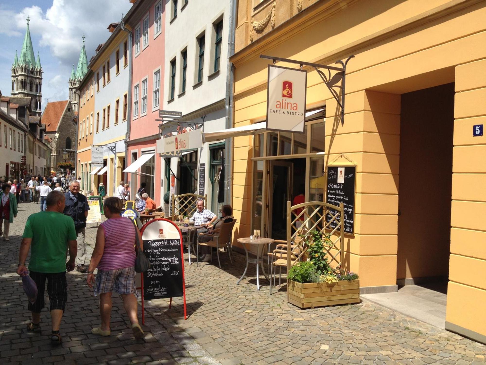 Hotel Garni Zum Rebstock Наумбург Екстериор снимка