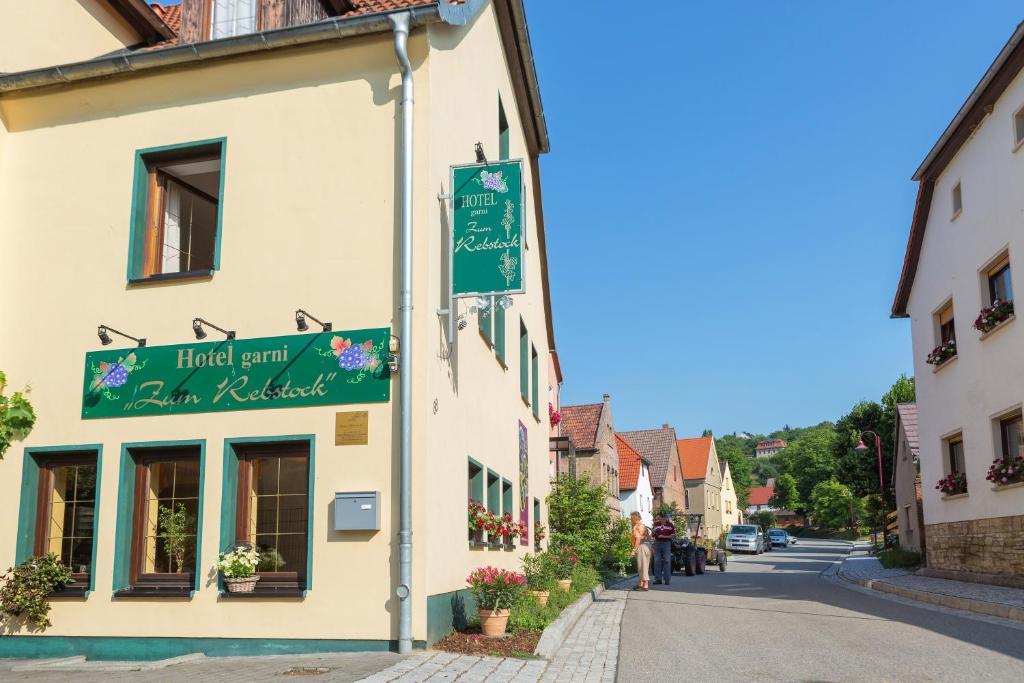 Hotel Garni Zum Rebstock Наумбург Екстериор снимка