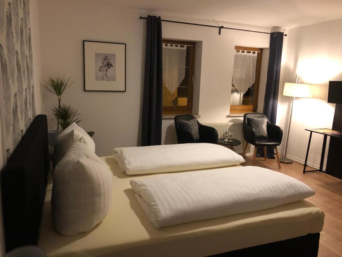 Hotel Garni Zum Rebstock Наумбург Екстериор снимка